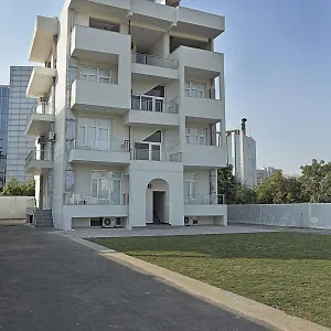 Capital O 17035 Arkaya Badshahpur