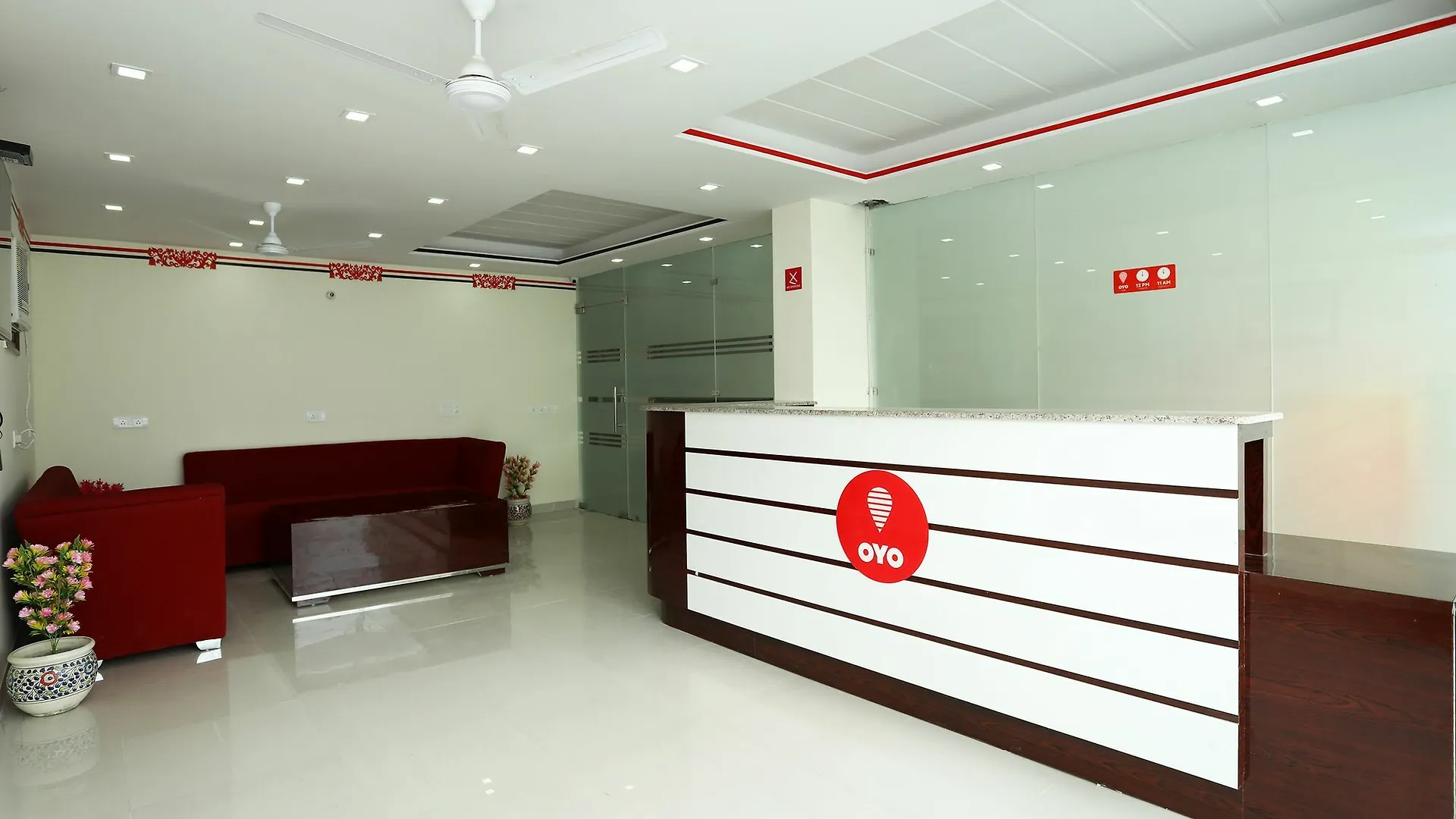 Oyo 9380 Star Rooms Badshahpur Hotel