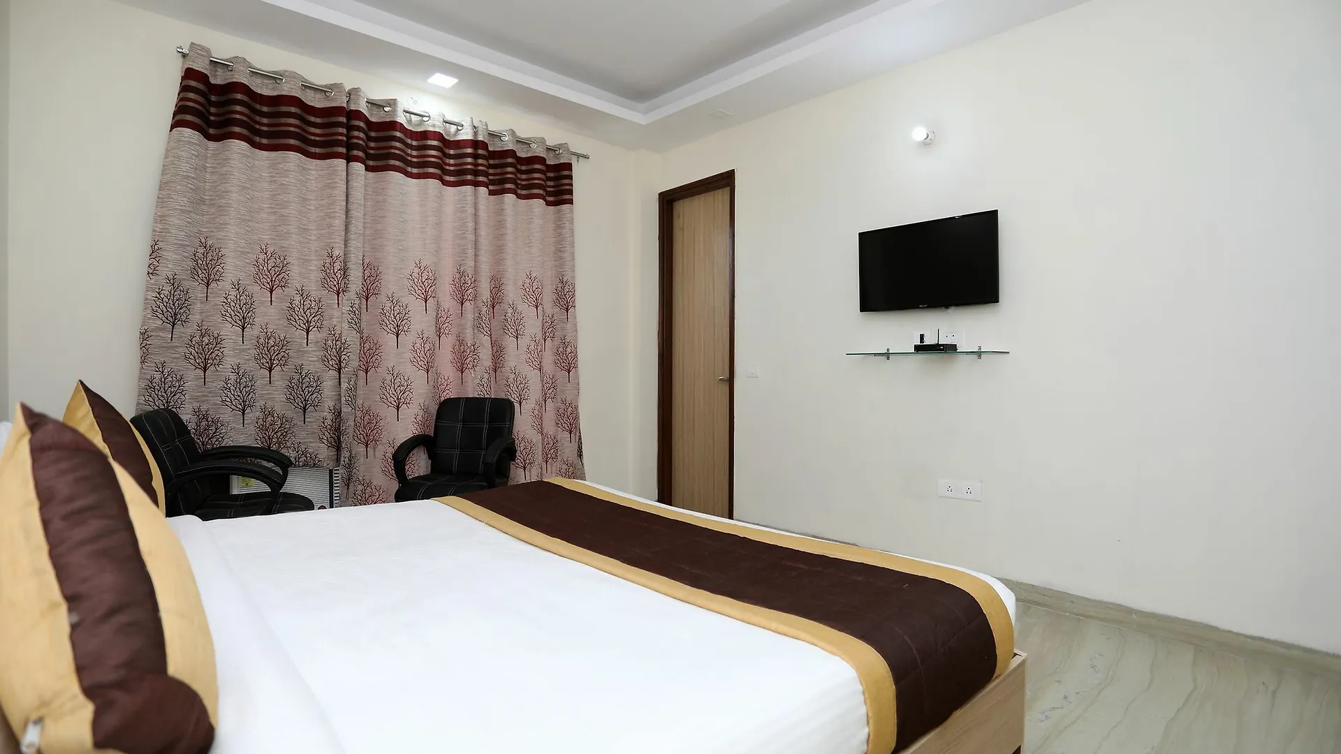 *** Hotel Oyo 9380 Star Rooms Badshahpur Indie