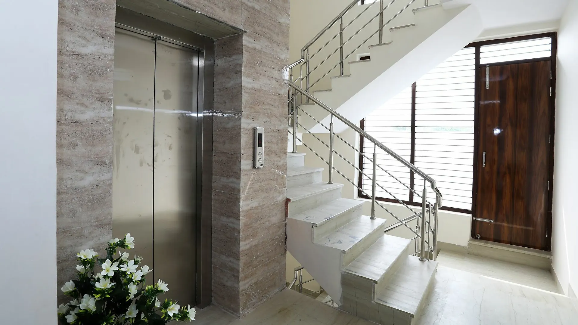 Oyo 9380 Star Rooms Badshahpur Indie